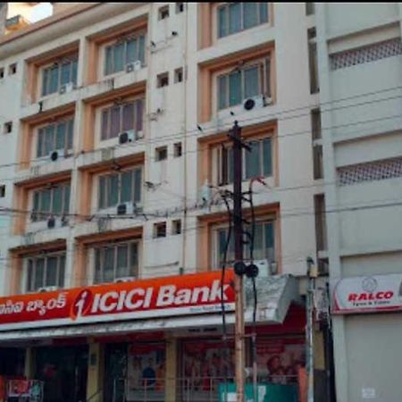 מלון Vijayawāda Oyo Flagship Santhi Grand מראה חיצוני תמונה