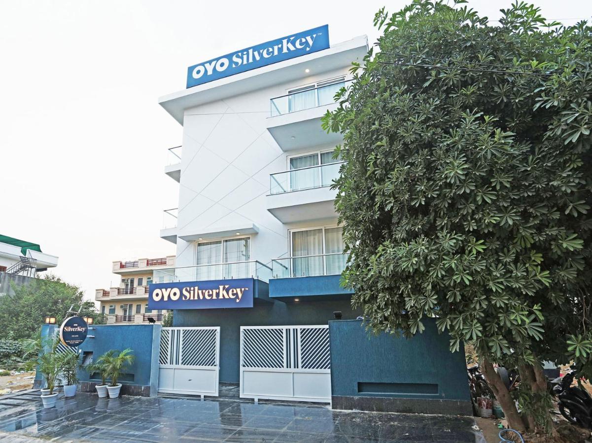 מלון Vijayawāda Oyo Flagship Santhi Grand מראה חיצוני תמונה